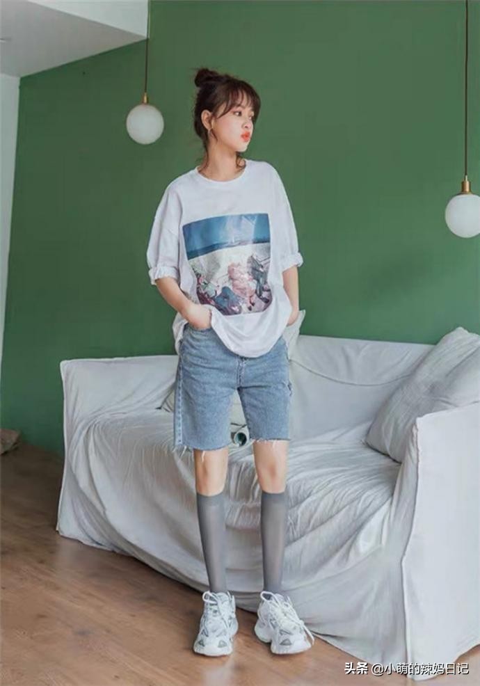 帆布鞋网红穿法,最近流行丝袜帆布鞋