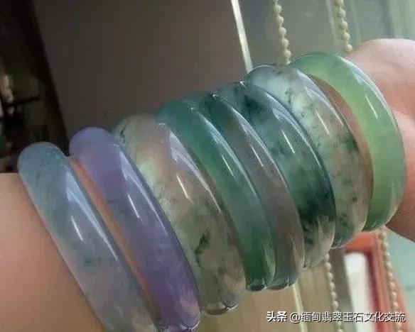 怎么辨别翡翠手镯好坏图解,翡翠手镯好坏最简单方法