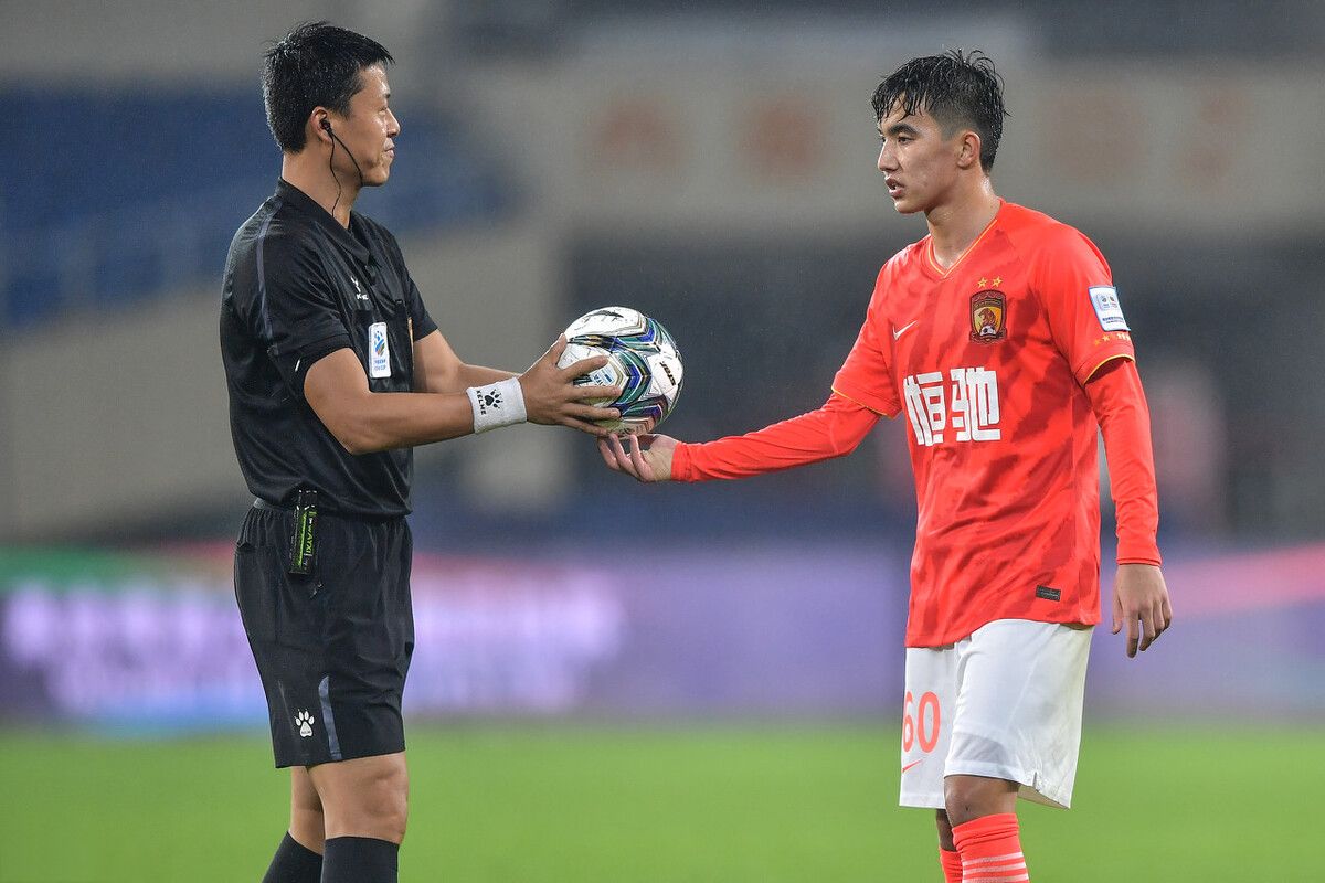 20岁之前踢五大联赛,恒大足校时期的天才足球球员