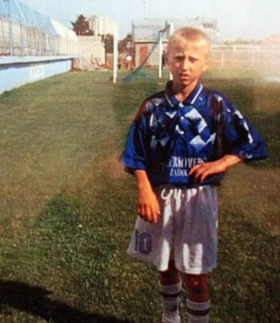 炸碎，灭门、逃难、流血，你无法想象金球奖“魔笛”经历过什么