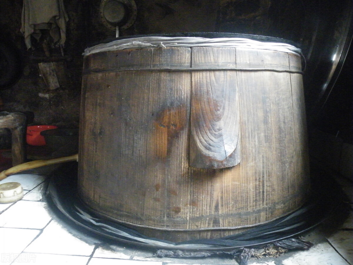 传统酿酒天锅木甑怎么能酿出酒,纯粮固态白酒和液态发酵的工艺