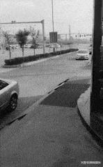 这突如其来的一字马，让我不厚道的笑了