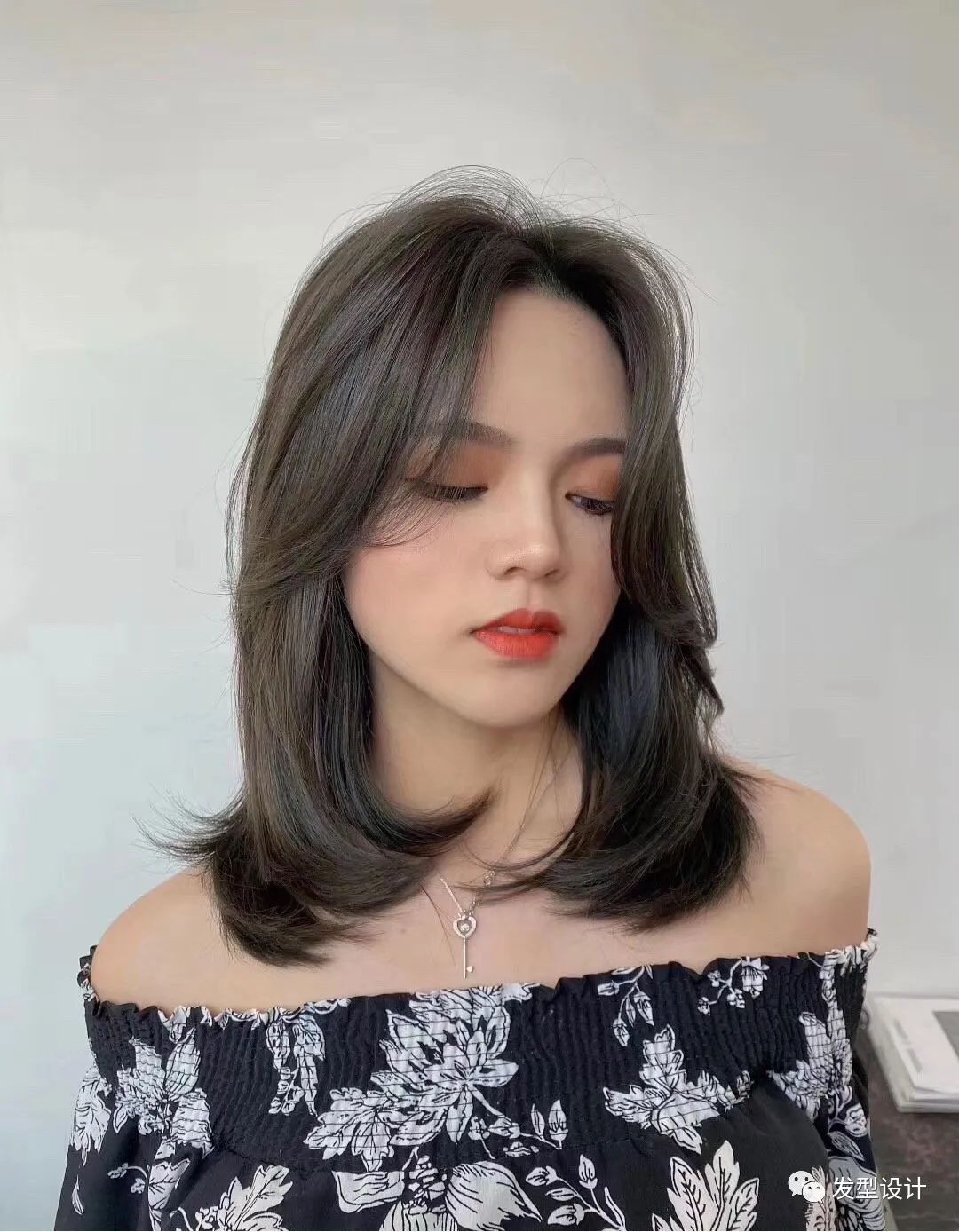 发型女2020流行发型中长发木马卷,直发型女2020流行发型中长发减龄