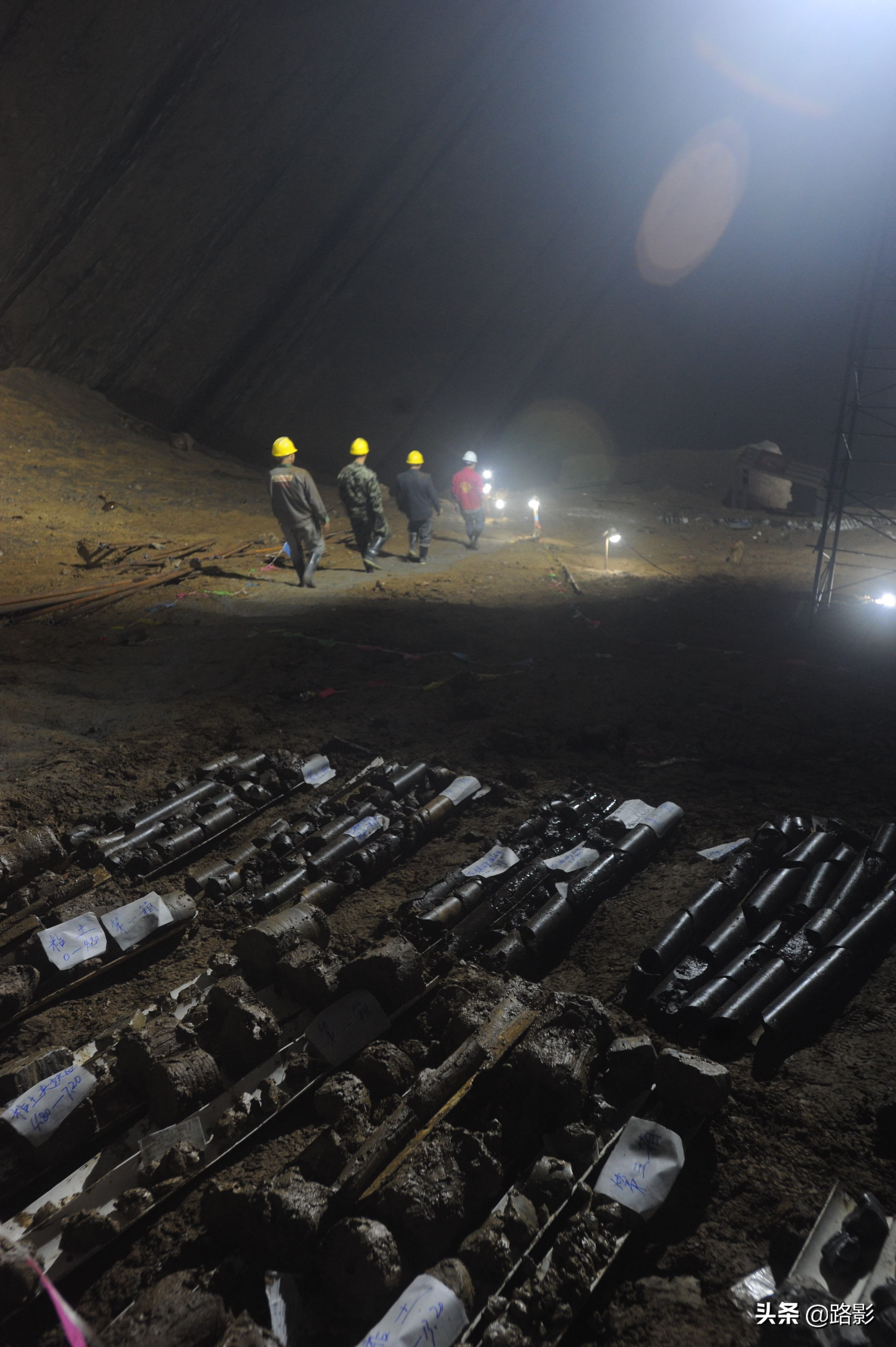 中国高铁隧道,溶洞铁路隧道