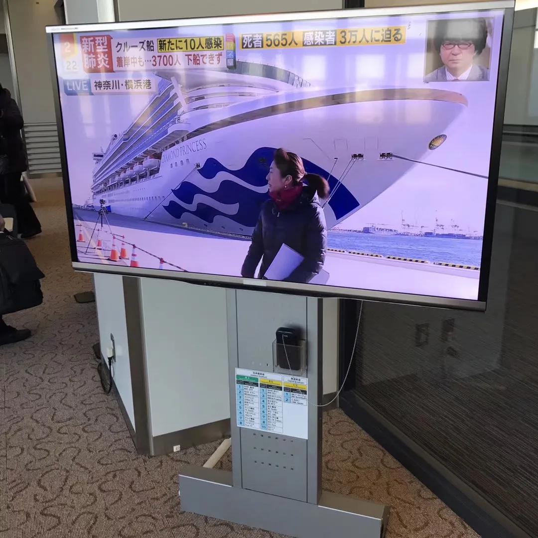 从土耳其背口罩回来捐赠,从国外背回抗疫物资