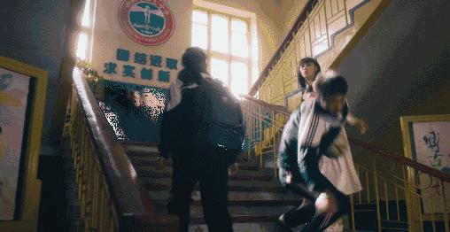 曾被劝整容，坚守姐弟恋，36亿喜剧女王马丽逆流而上自有精彩