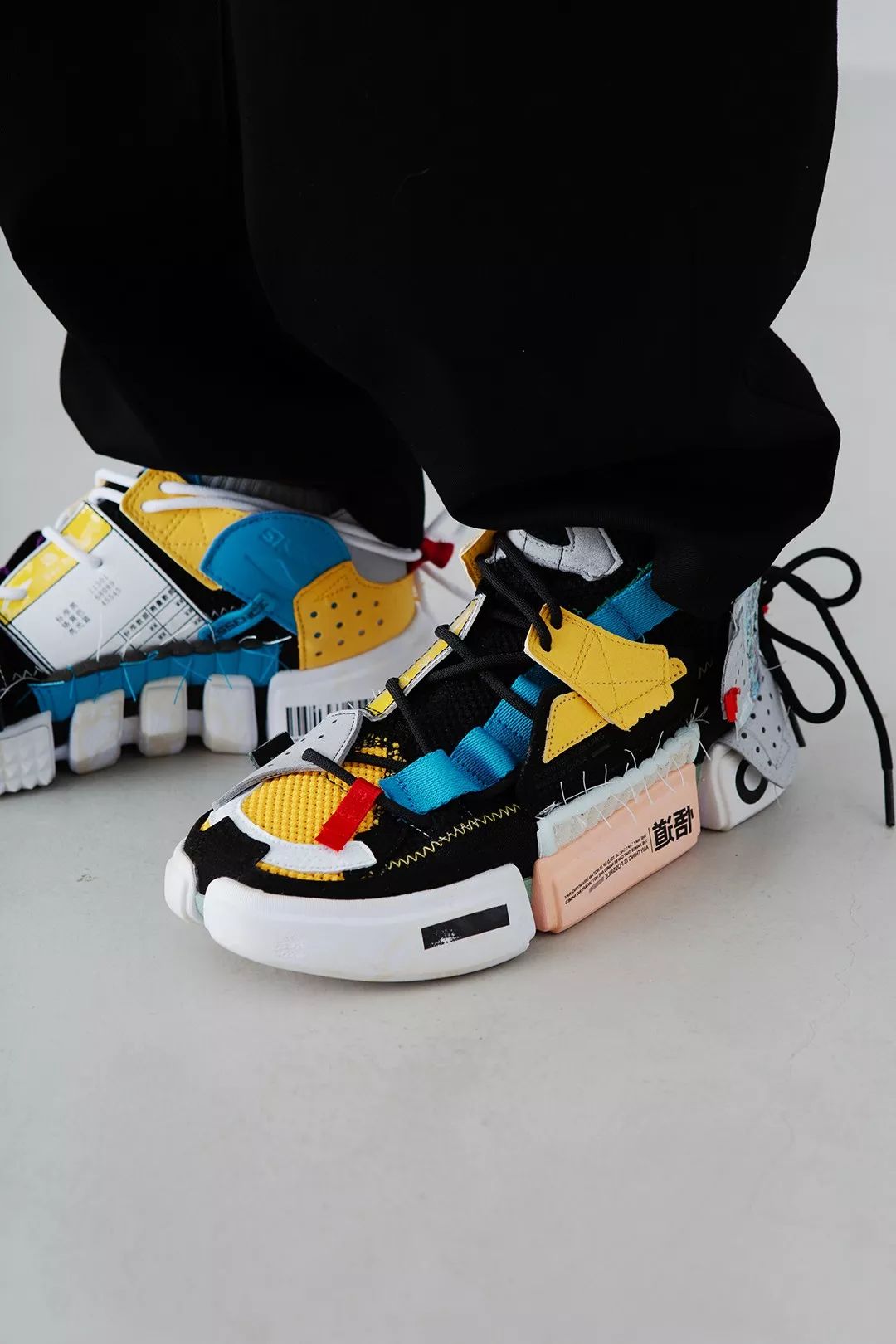 匹克新款休闲鞋曝光，设计撞脸悟道，强行解构风有点奇怪？