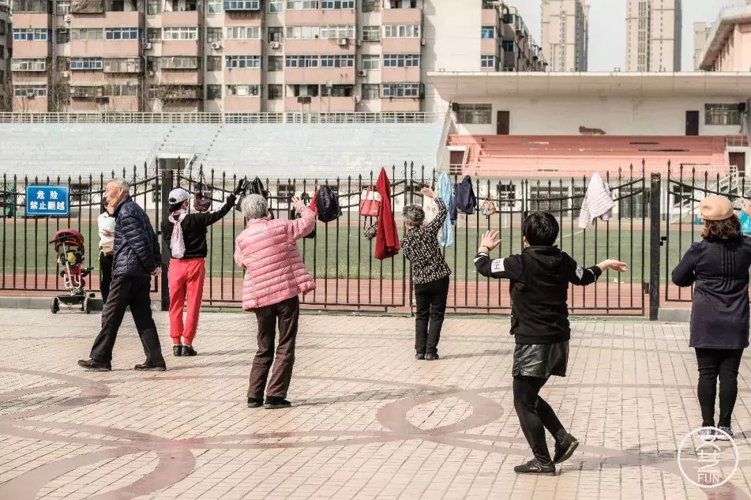 郑州火车头体育场视频,郑州市二七区火车头体育场