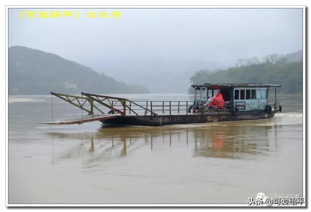 昭平县桂江东岸公路视频,贺州昭平道路建设