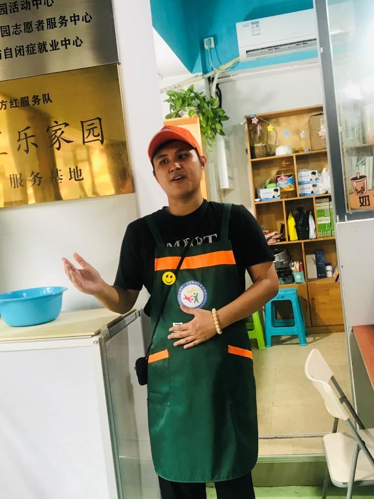 “星星的孩子”可以开奶茶店了闵行星乐坊公益基地迎来爱心捐赠