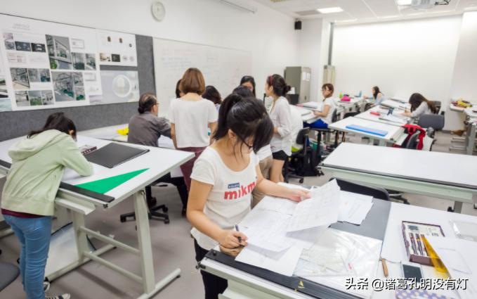 我，90后，木工，22岁开公司，24岁赚了1300万，28岁赔了2000万