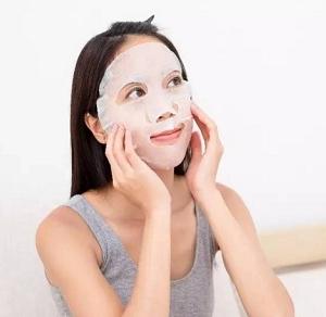 敷面膜已经是我们女生的必定课程，可确定你敷面膜是正确方式吗？