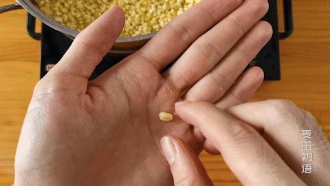 如何让绿豆糕吃起来清爽,绿豆糕最简单的家庭做法