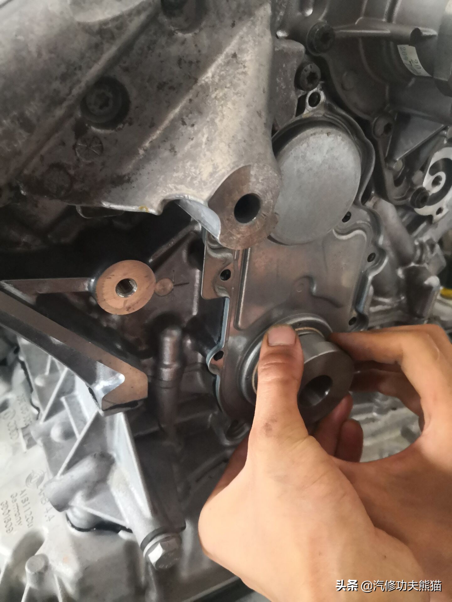 能拉动波音747的大众神车途锐烧机油治理，修完了又可以拉飞机了