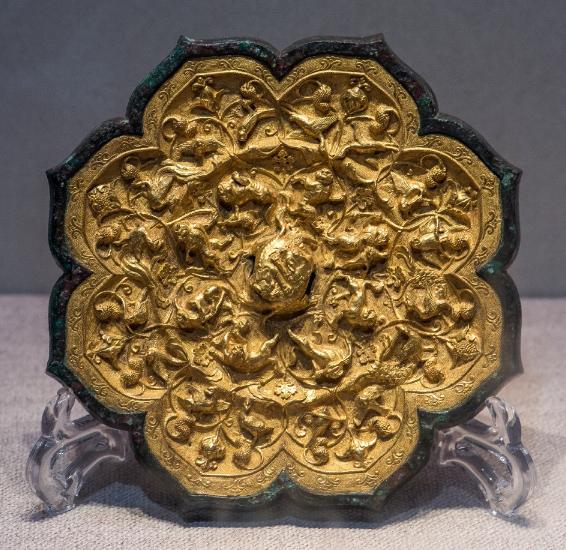 你见过铜镜里的LV吗？深藏古墓的盛唐宝镜，连皇帝送礼都爱选它