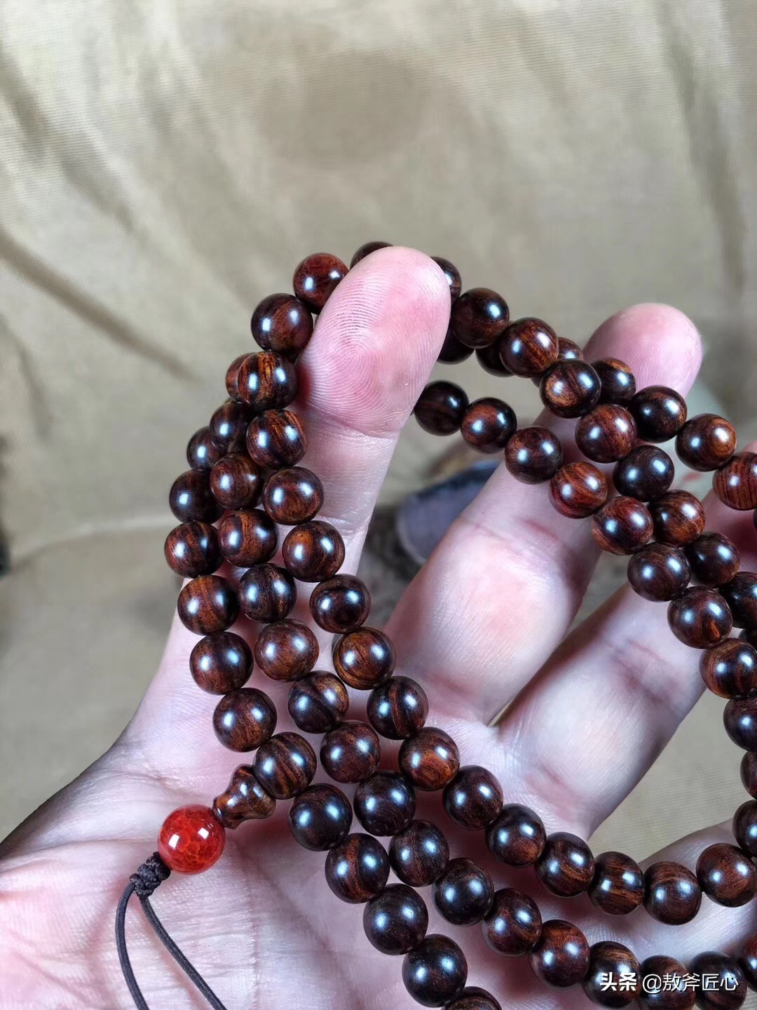 黄花梨鉴别真假只需3秒,海南黄花梨用酒精泡咋分真假