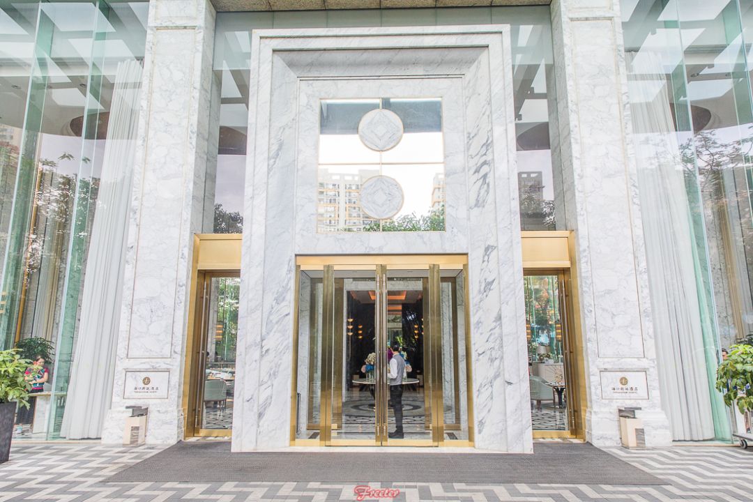 在唐阁，不止有难忘的美食体验，更有43层才能触及的海口绝美风景