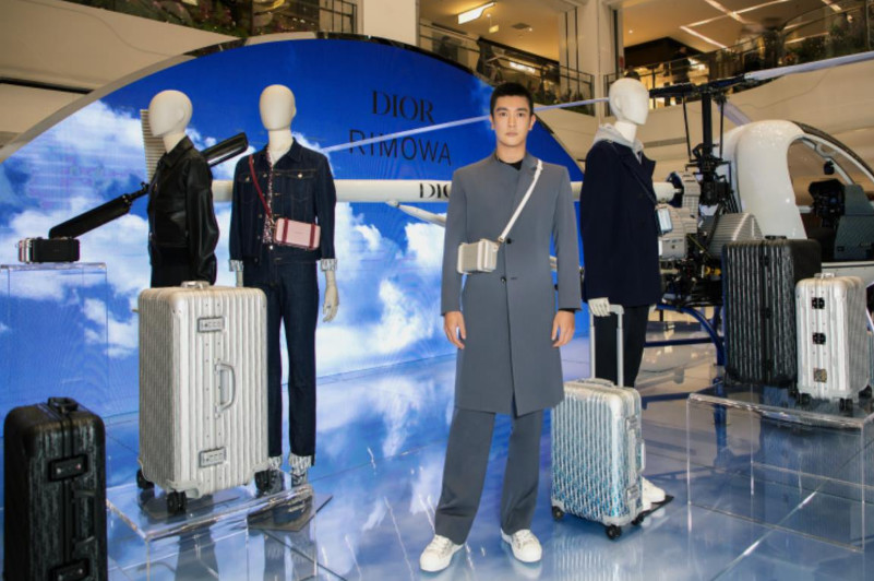 Kylie把公司卖了6个亿？DIORandRIMOWA小箱子终于可以背上身！「每周时报」