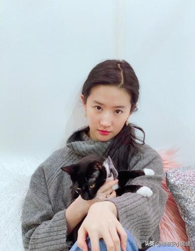 揭秘刘亦菲14天急速美白法,刘亦菲雾面妆和其他女星水光肌