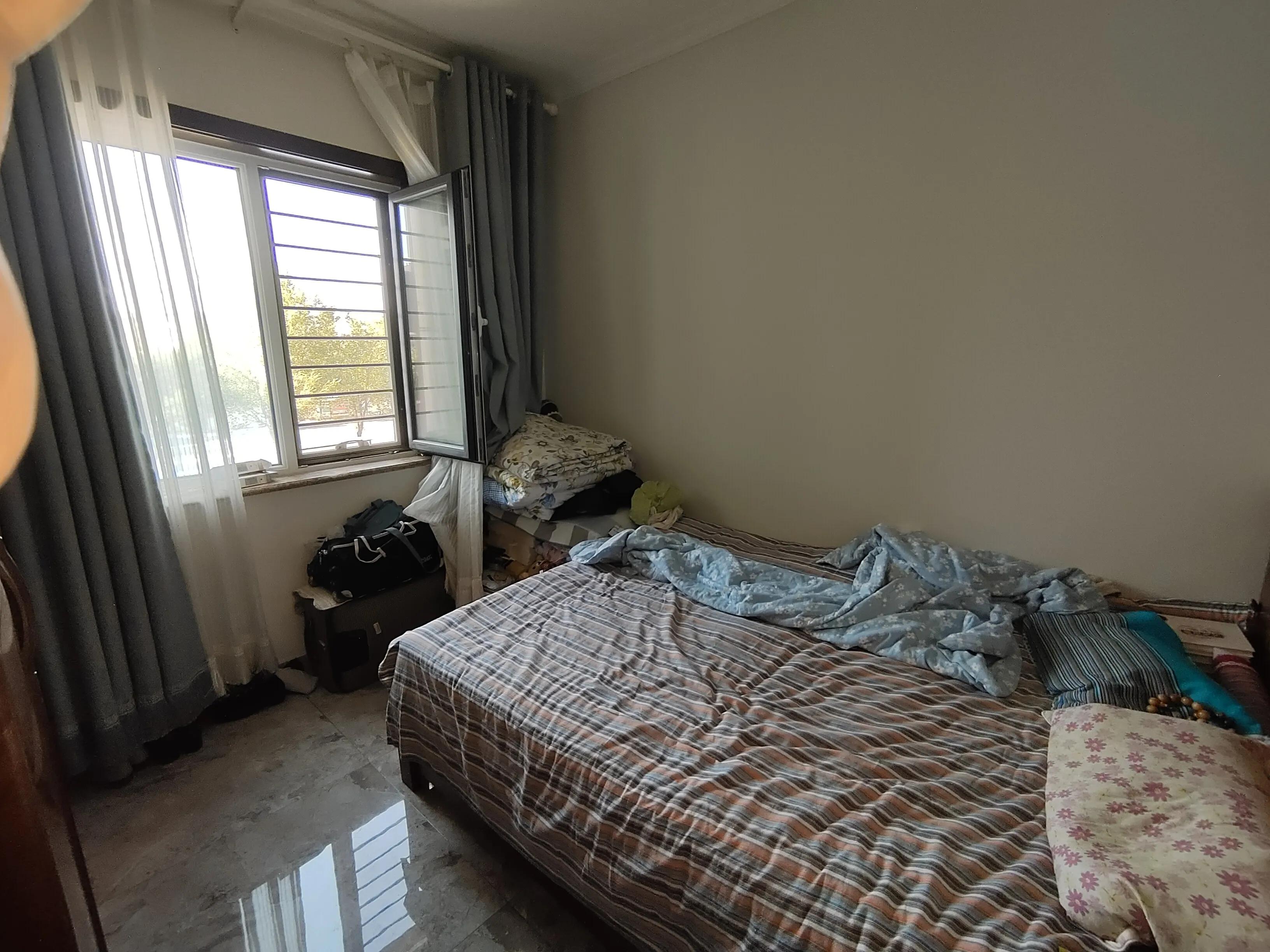 滨河区农大附小东门,农大附小和爱民街