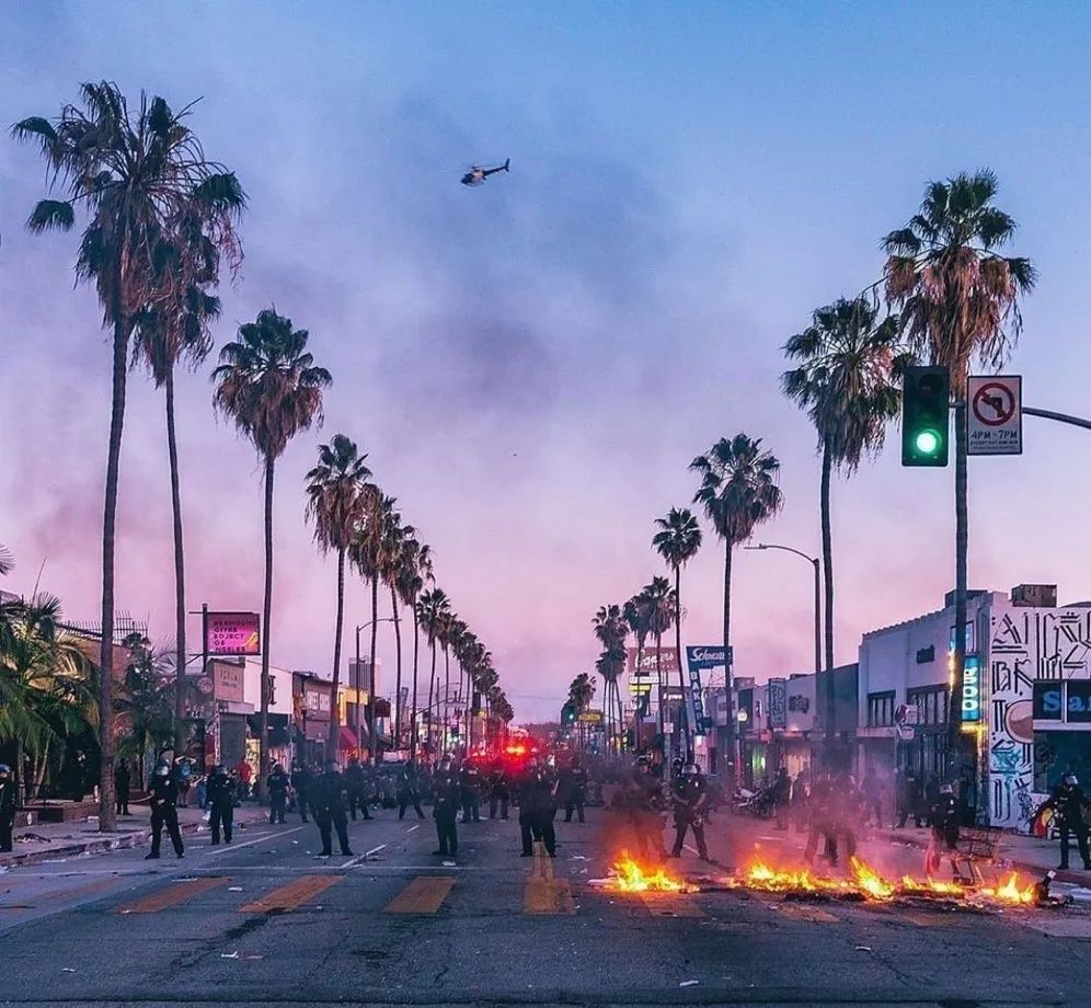 *砸抢打**是美区最新发售方式?黑人做代购真的狂