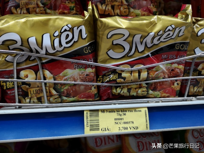 两个广东女孩越南自由行，老街逛超市发现方便面只要6毛，真便宜