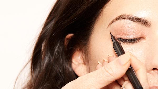 眼线画对眼睛有伤害吗,画眼线显得对眼
