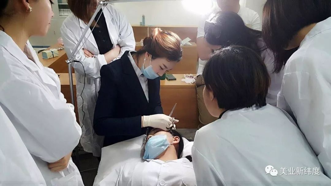 美甲店真的那么容易开么,普通美甲店一个月可以赚多少钱