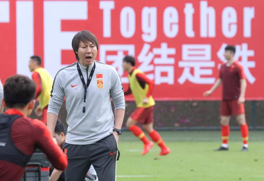 14亿中国人，难道就挑不出11个能踢好足球的人吗？