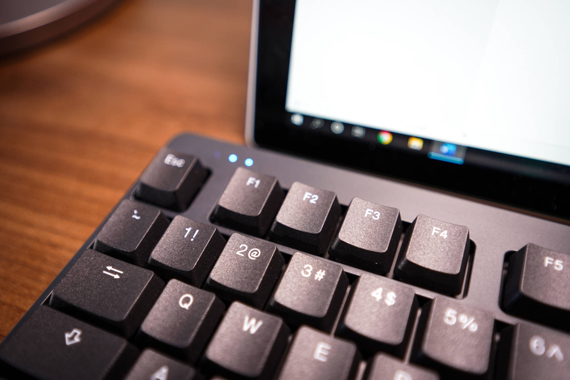 论如何拯救家里的小桌面?聊聊我那些花小钱省大地方的桌面好物