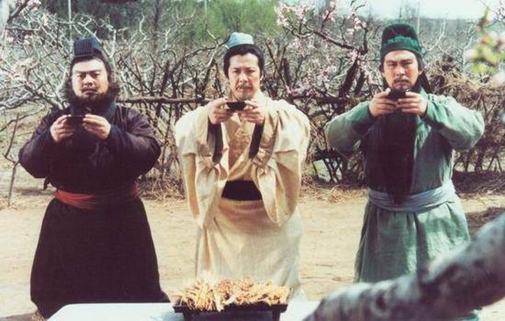 老不看三国下半句,为什么说老不看三国少不看水浒