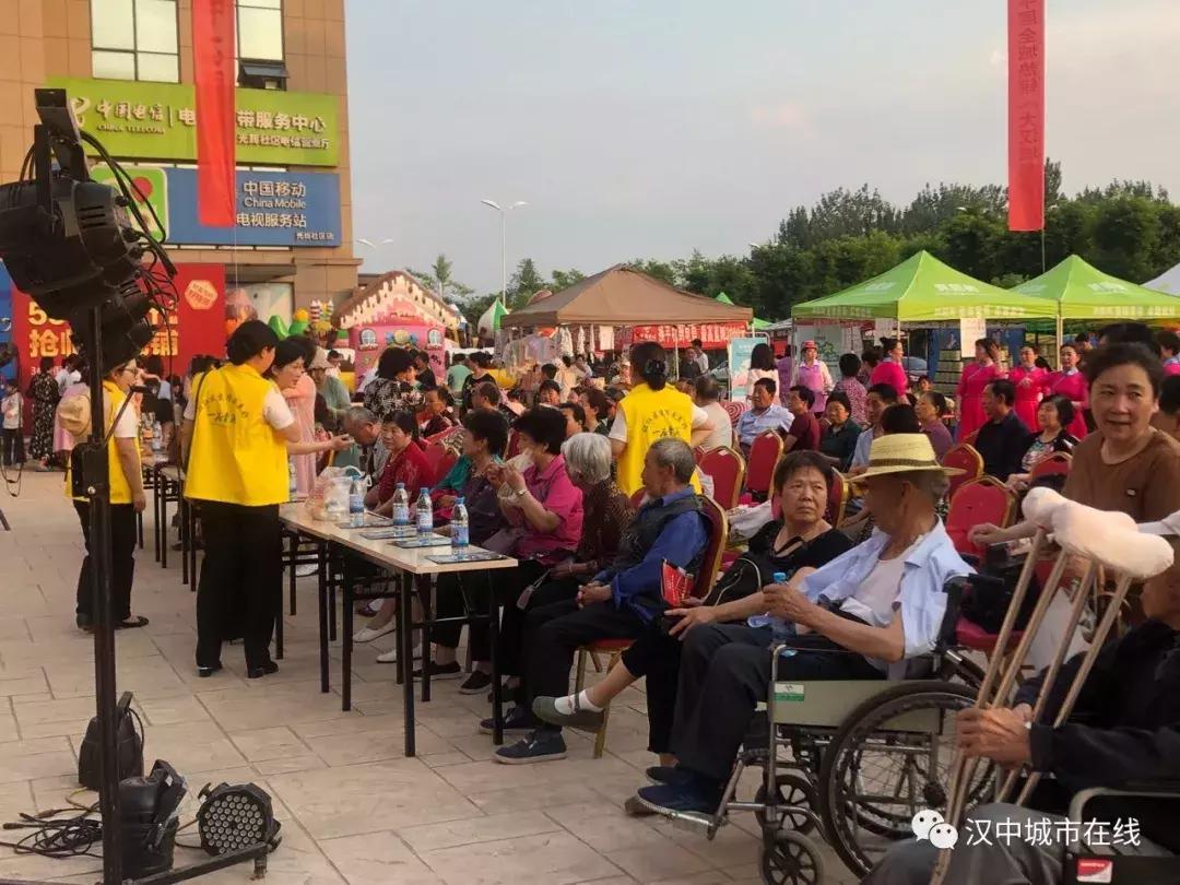 多彩文化活动点亮群众美好生活,汉中光辉社区直播