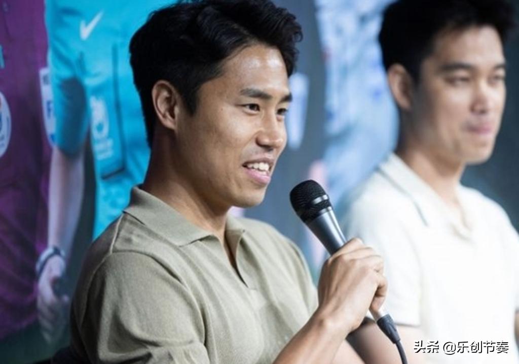 韩国裁判在中超走红！曾在场上救球员一命，听从马宁意见引来争议