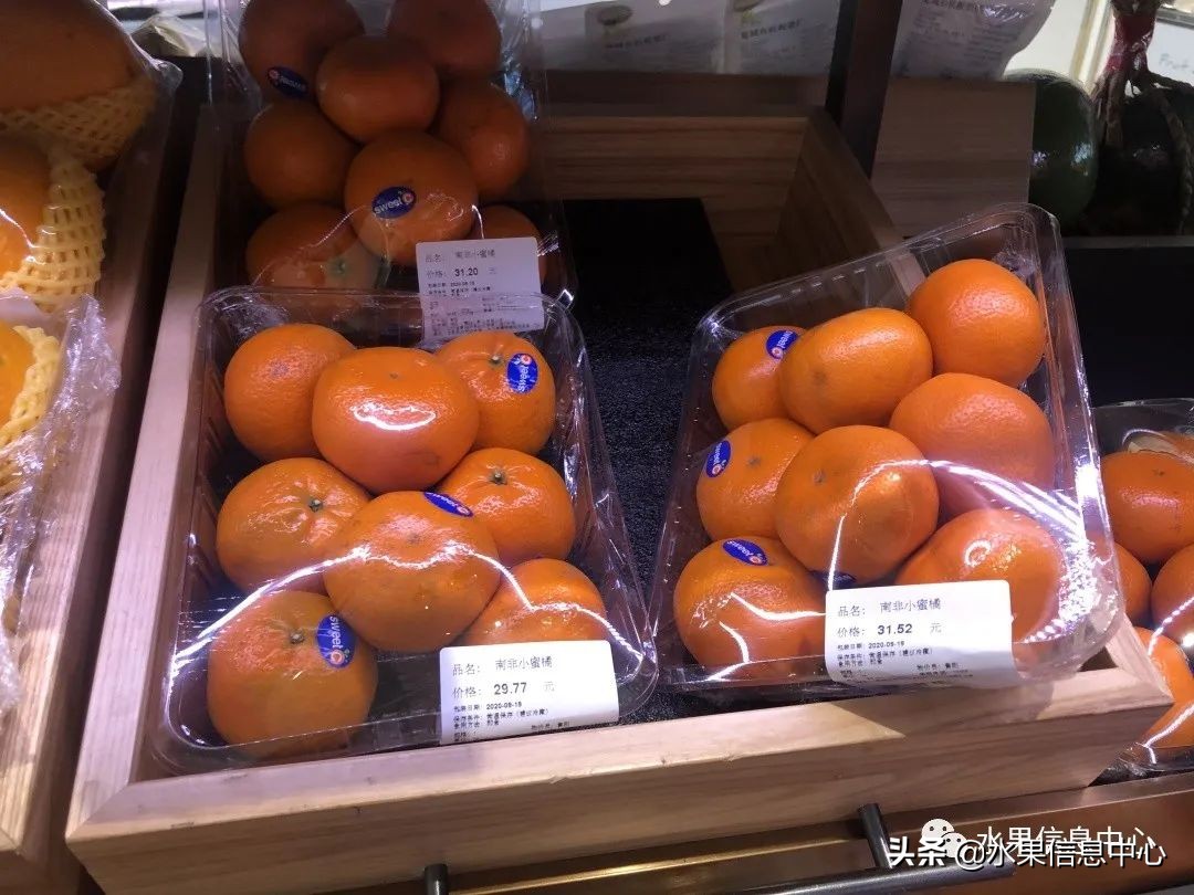 中秋节前，走访两家水果零售店，水果标准化在这里体现的淋漓尽致