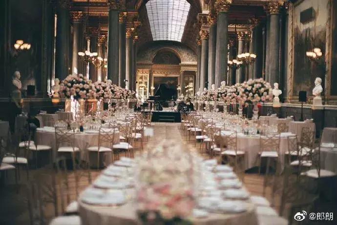能嫁给王子的从来就不是“灰姑娘”，一起来看这场举办在世界五大宫殿之一的世纪梦幻婚礼吧