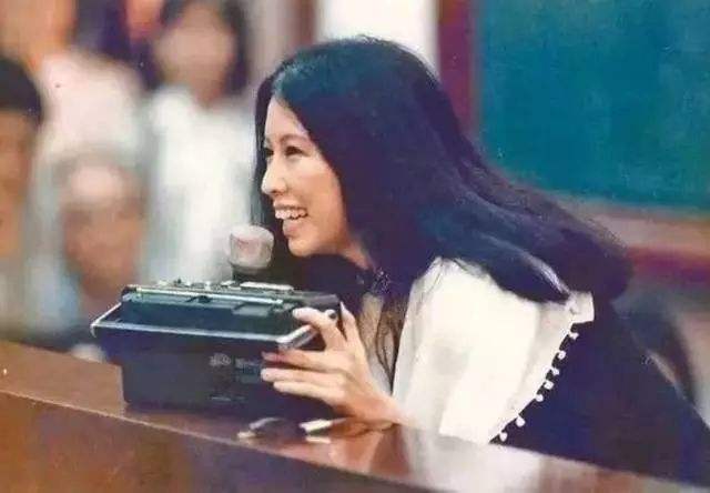 一杯沧海梦里花——三毛《梦里花落知多少》的细腻柔情