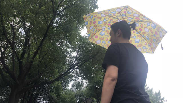 来自太阳的暴击:银屑病男子接受日光洗礼,惨遭病情恶化