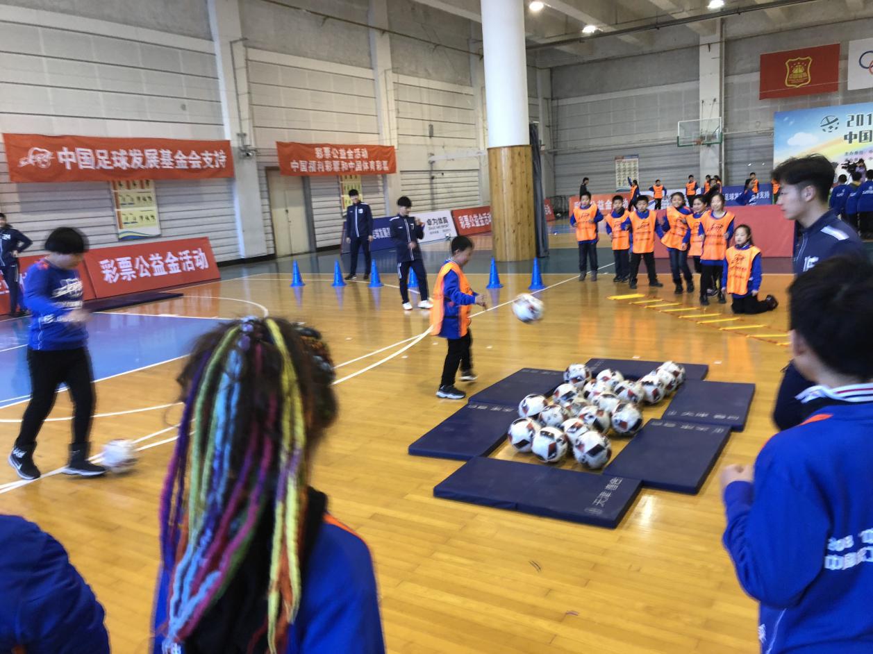 儿童足球培训开班,幼儿足球培训暑期班