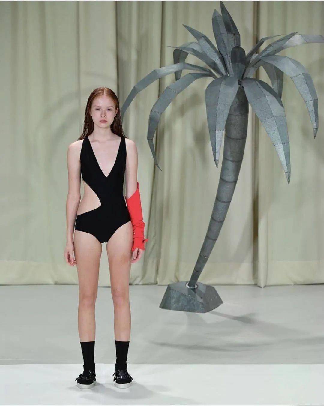 酷似泳衣的Bodysuit究竟是什么？为何许佳琪等都被它的魅力折服？