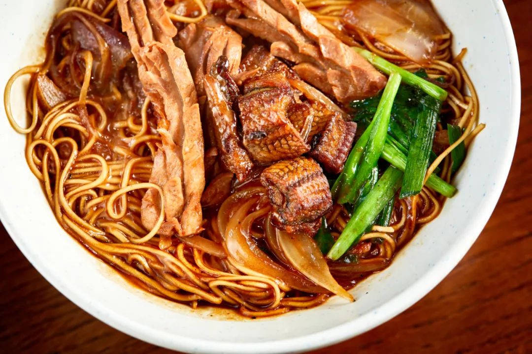 一到10月挤破头，这小镇也太好吃了吧