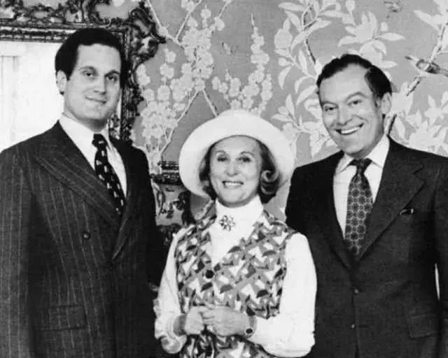 雅诗兰黛美白精华新老款,雅诗兰黛晶透沁白淡斑精华水