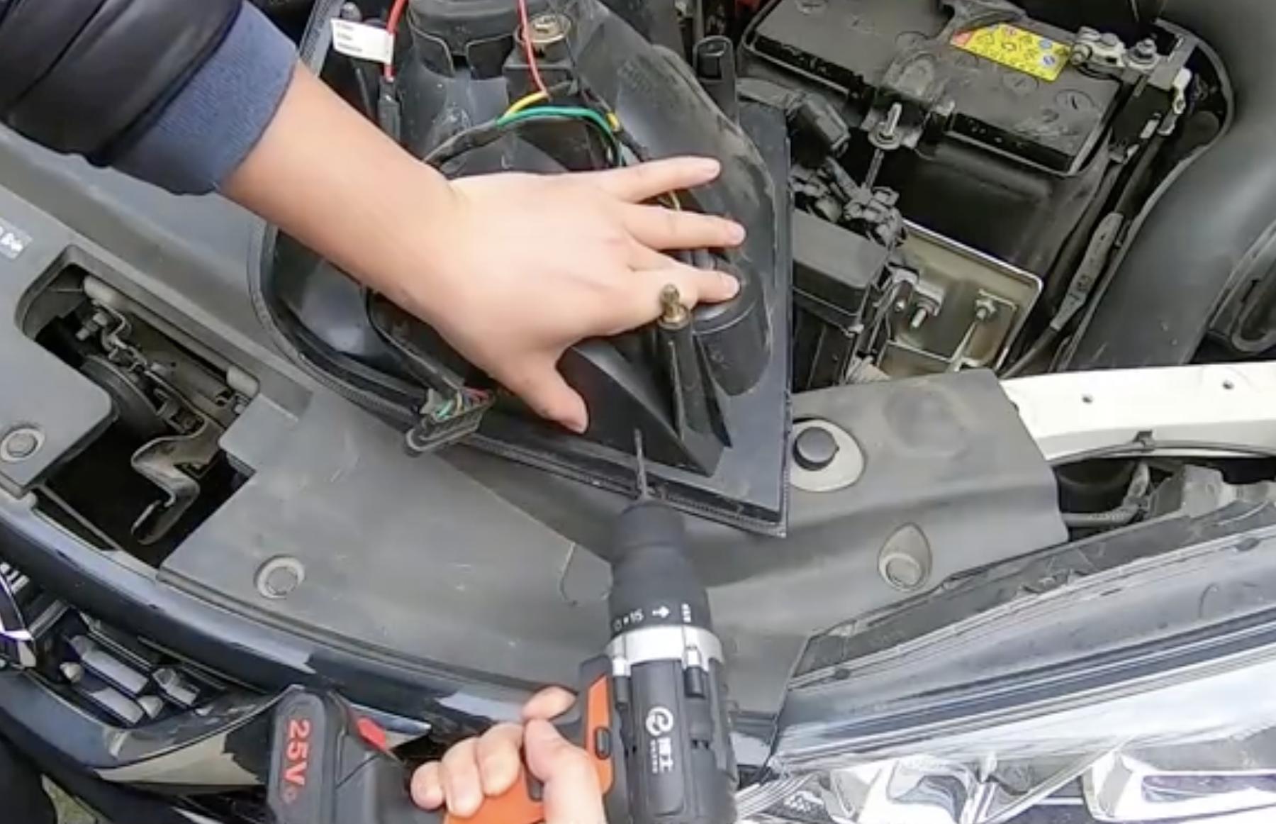 车灯进水起雾解决方法,宝马5系车灯进水起雾