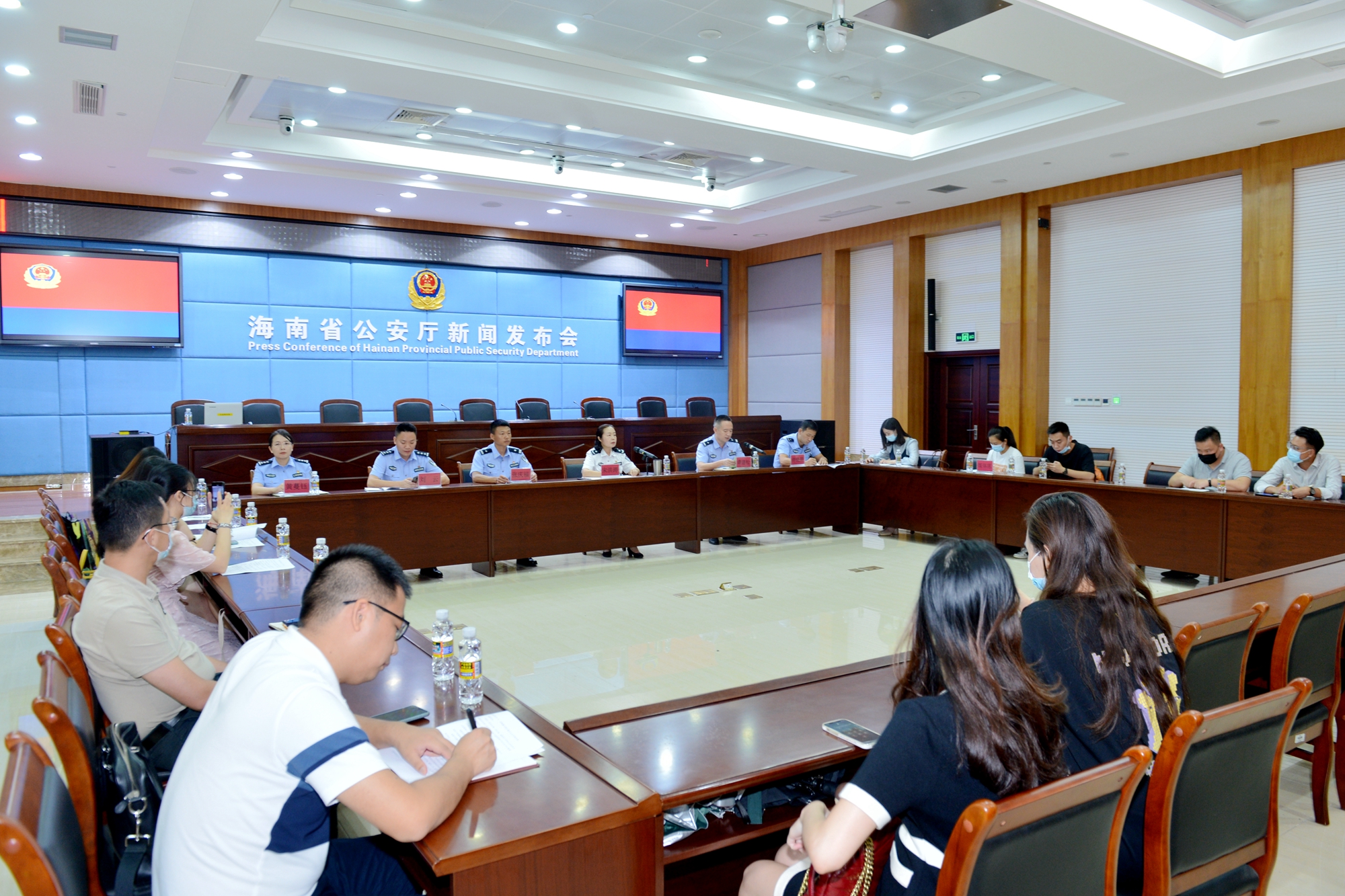 践行重要训词精神|海南省公安厅召开新闻发布会通报2021年上半年全省公安工作情况