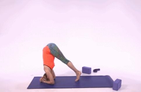 神奇的“倒立”动作，每天5分钟，PP变翘，小肚子平了！值得收藏