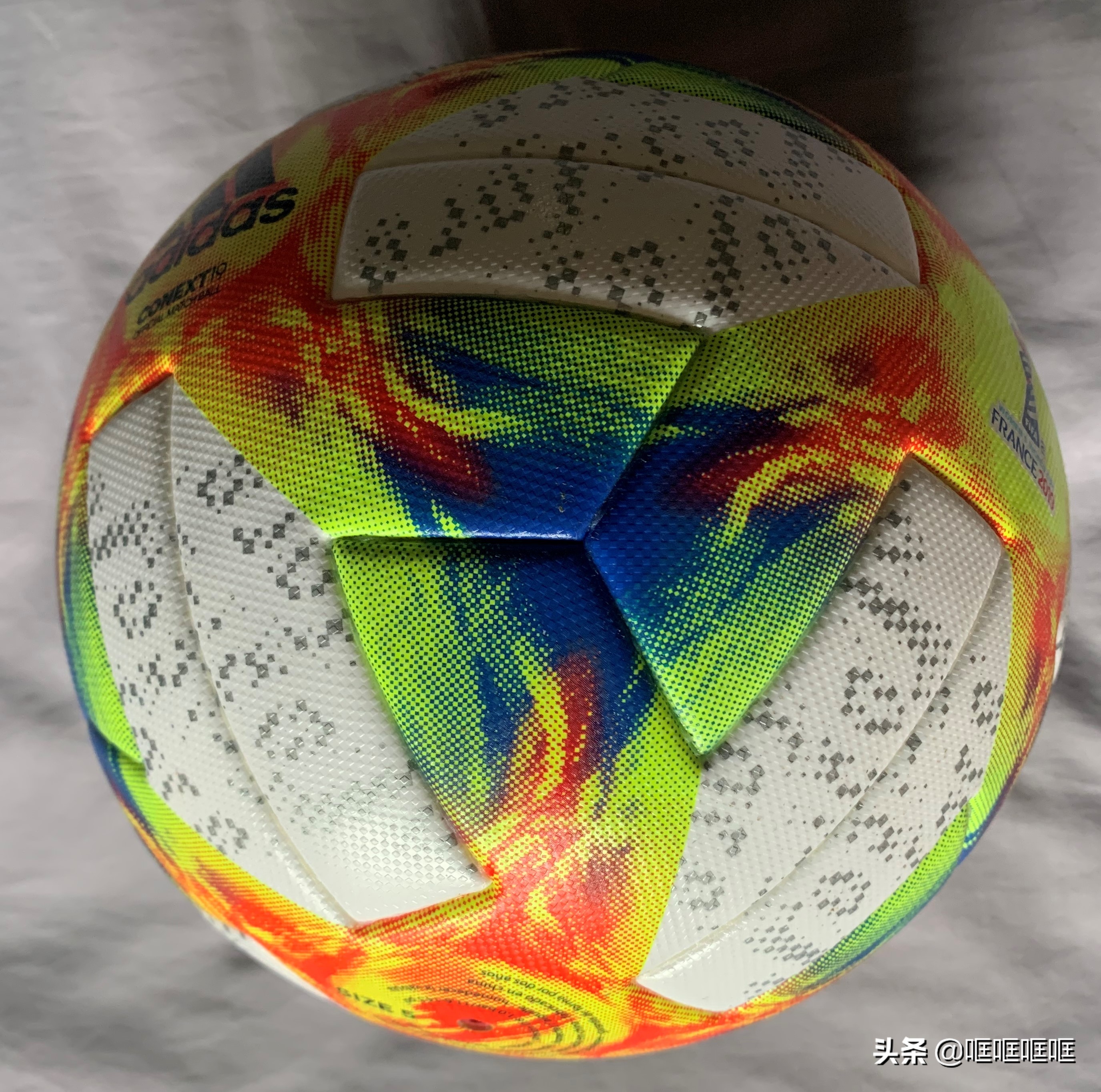 阿迪达斯足球淘汰赛专用高端版,阿迪达斯2020欧洲杯用球黑色款