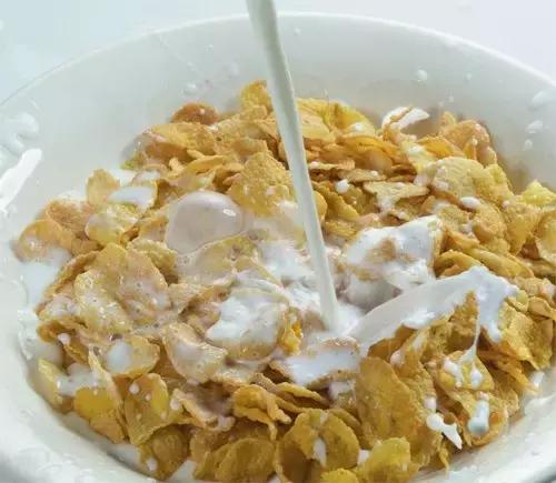 用最简单的方法制作美白面膜,自己做简单美白淡斑面膜