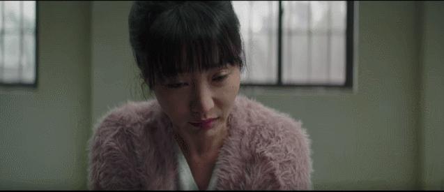 曾自嘲“借胸上位”，39岁的她终于等到了这部爆款《受益人》