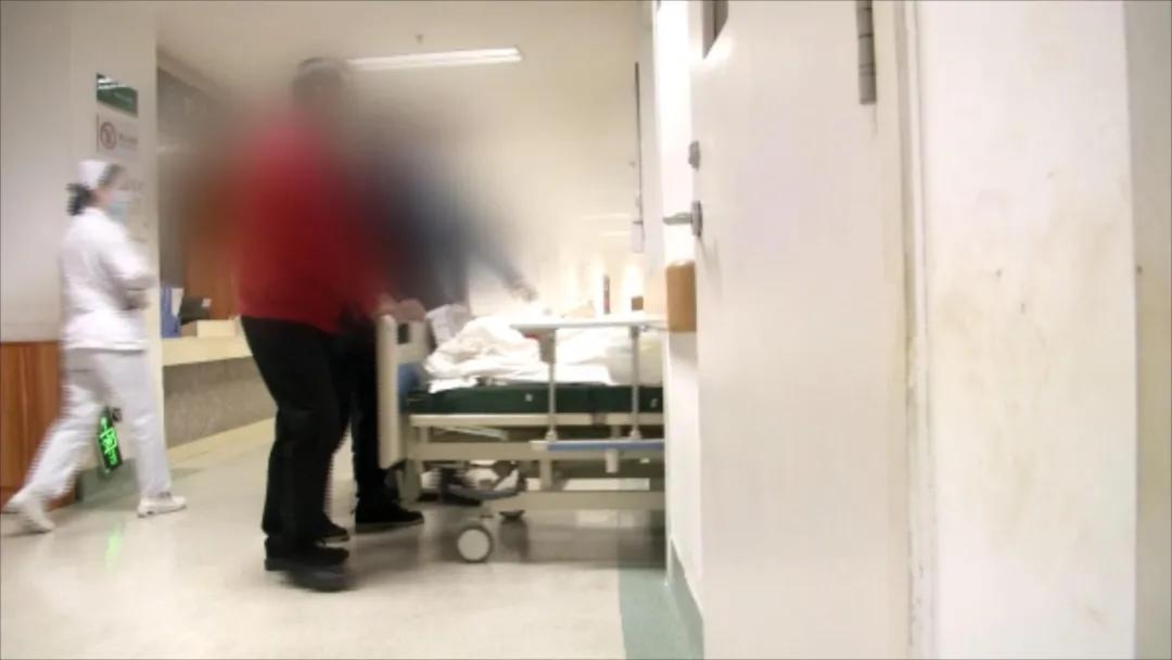 男子被角磨机割伤后活了下来,男子操作绞肉机不慎被咬手