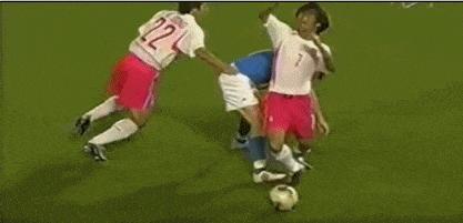 韩媒吐槽国足犯规集锦原文,韩媒吐槽足球