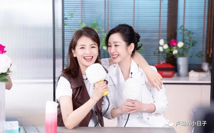 被秦海璐穿过的那些牌子,简直就是中年姐姐穿搭的模版